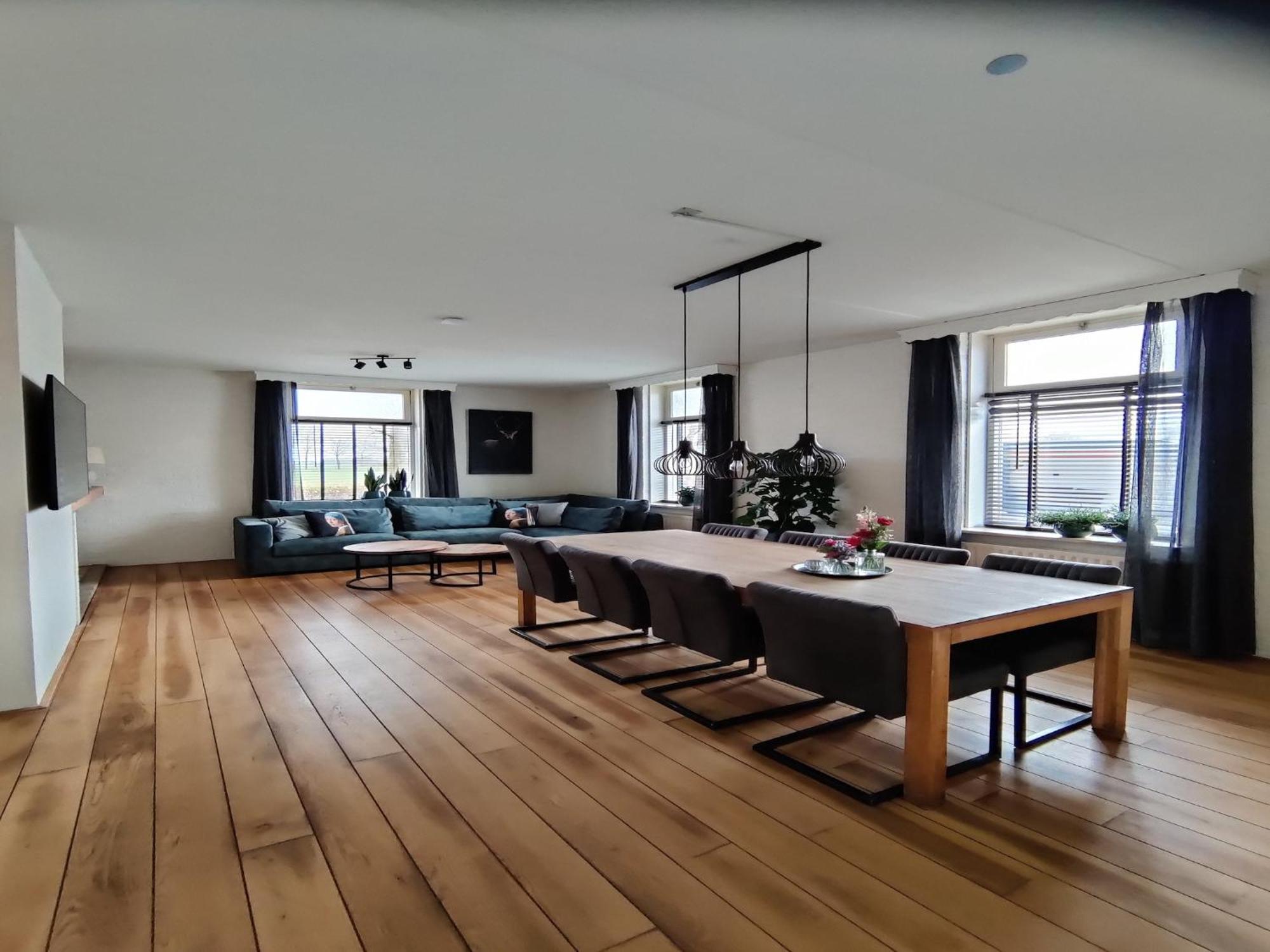 Spacious In With Garden *