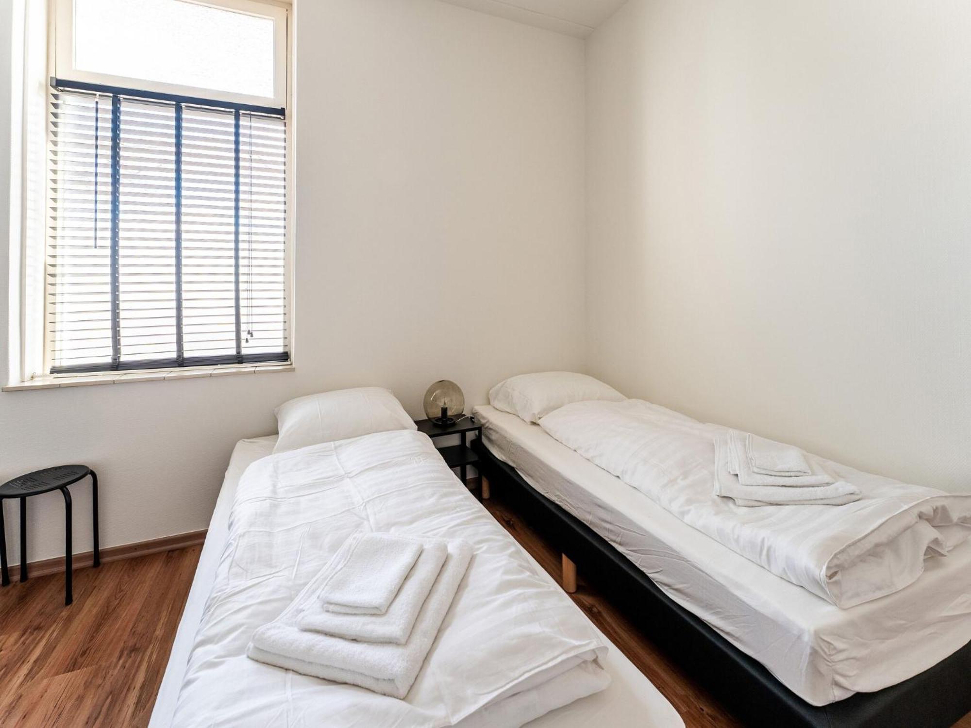 Spacious In With Garden *