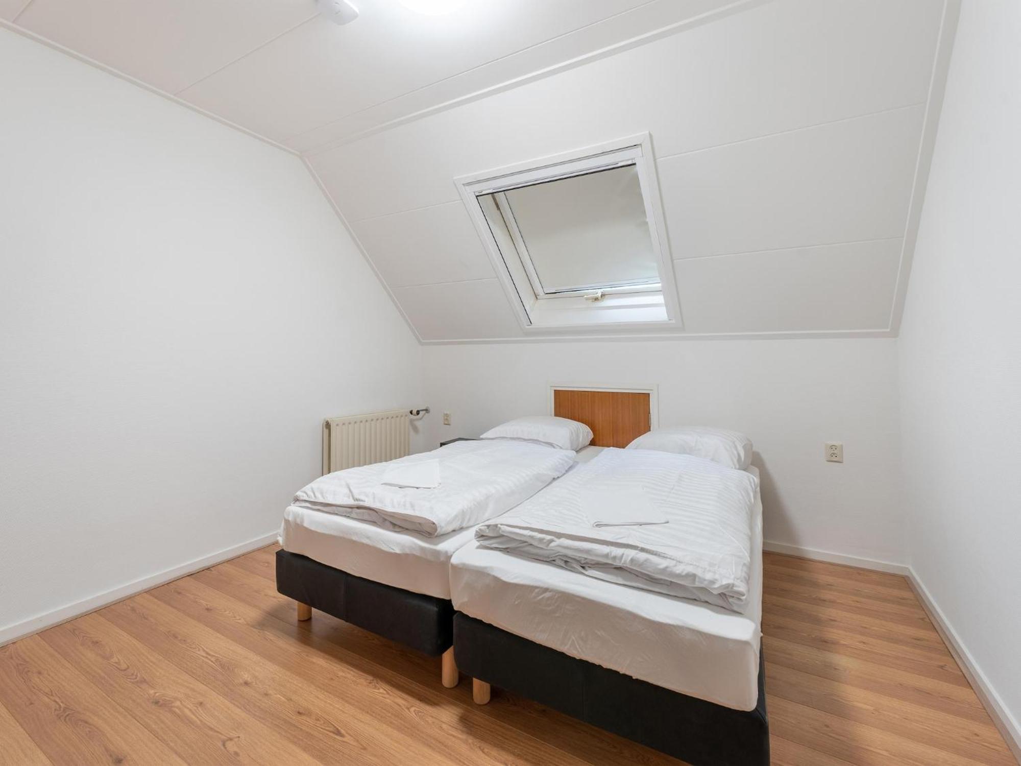 Spacious In With Garden *