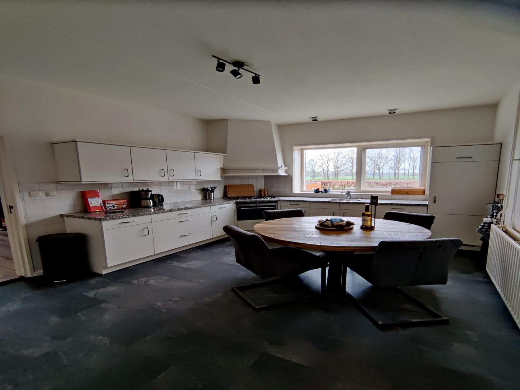 Spacious In With Garden