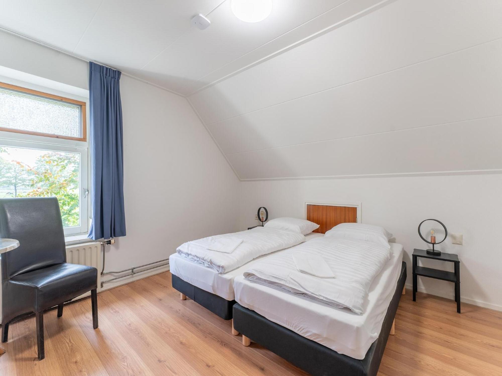 Spacious In With Garden
